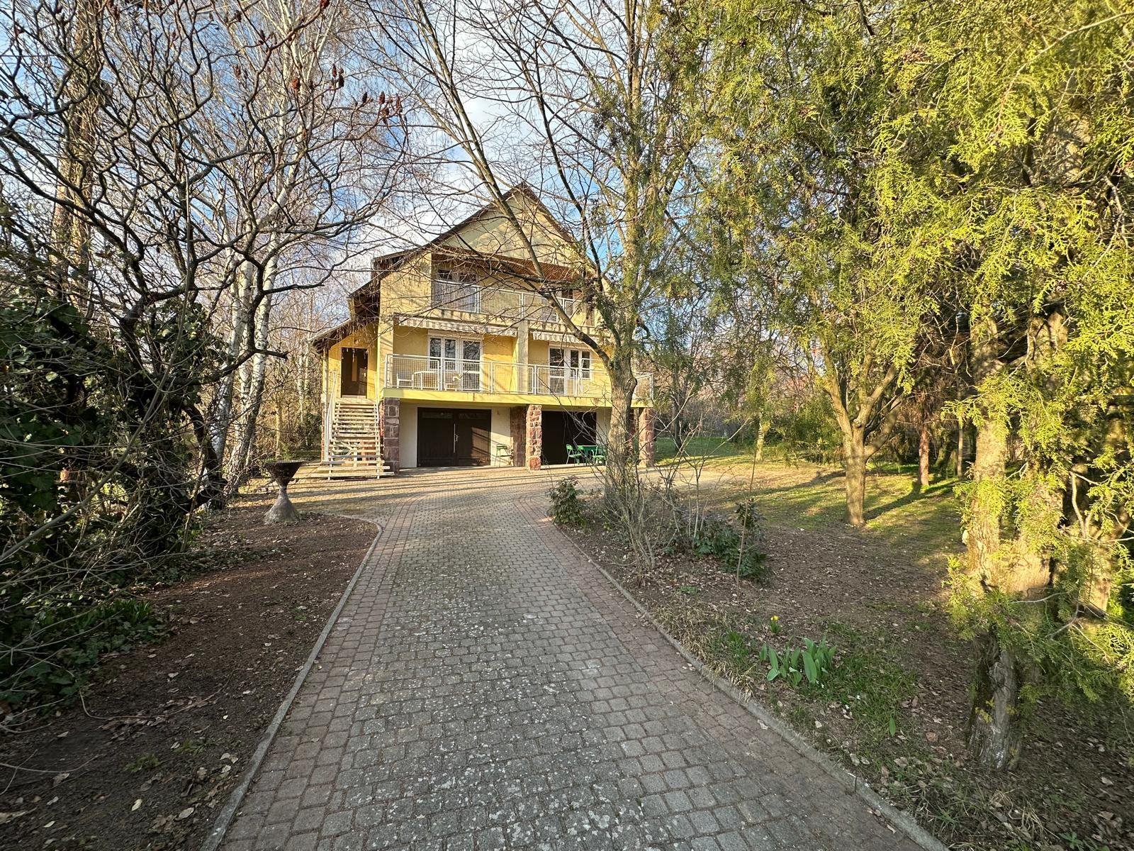(ABA) Einfamilienhaus am berühmten Nordufer des Balatons