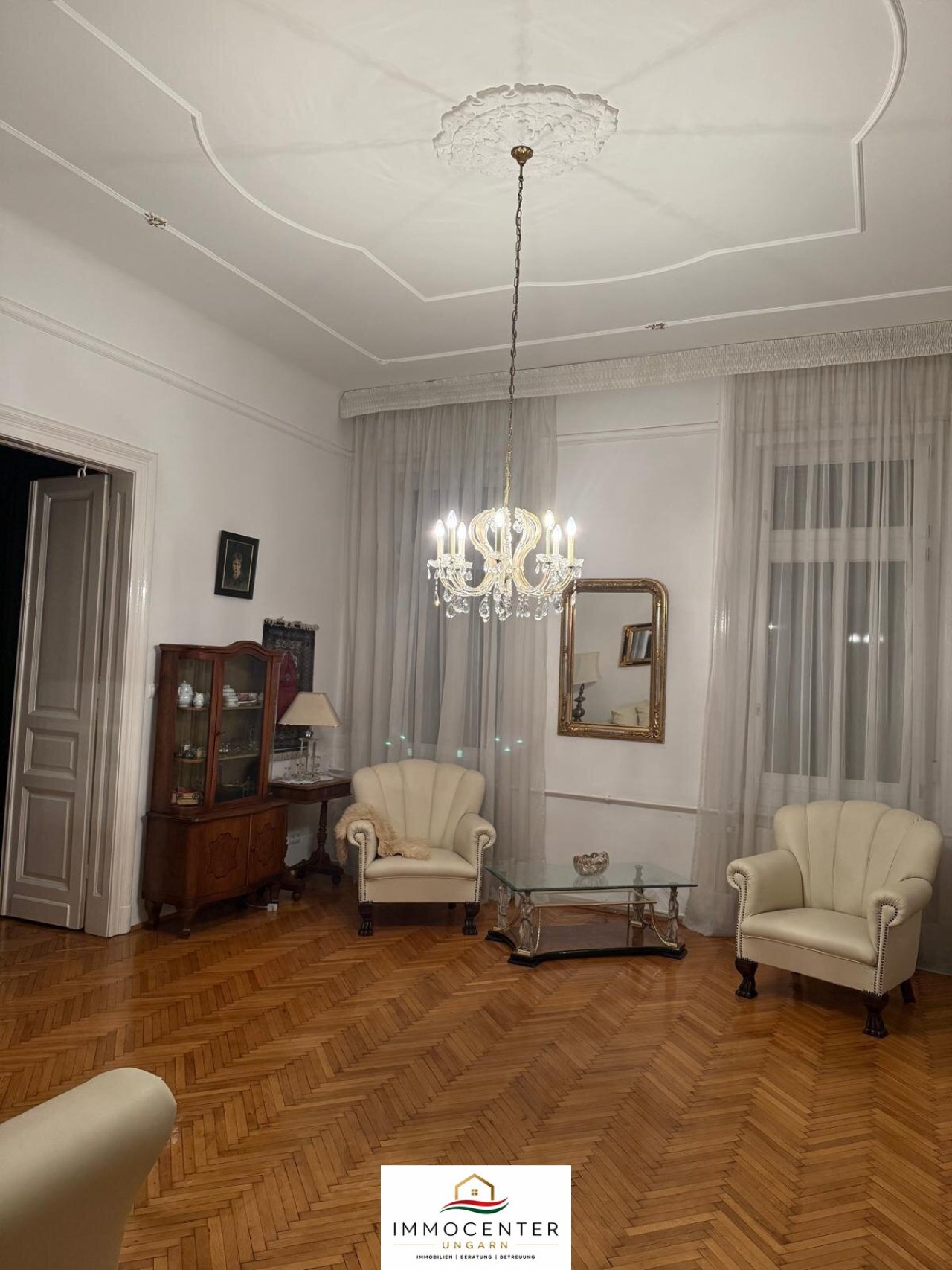 (AAA) Erstklassischer Werterhalt garantiert: Herausragende Wohnung im Burgviertel (KK2300)