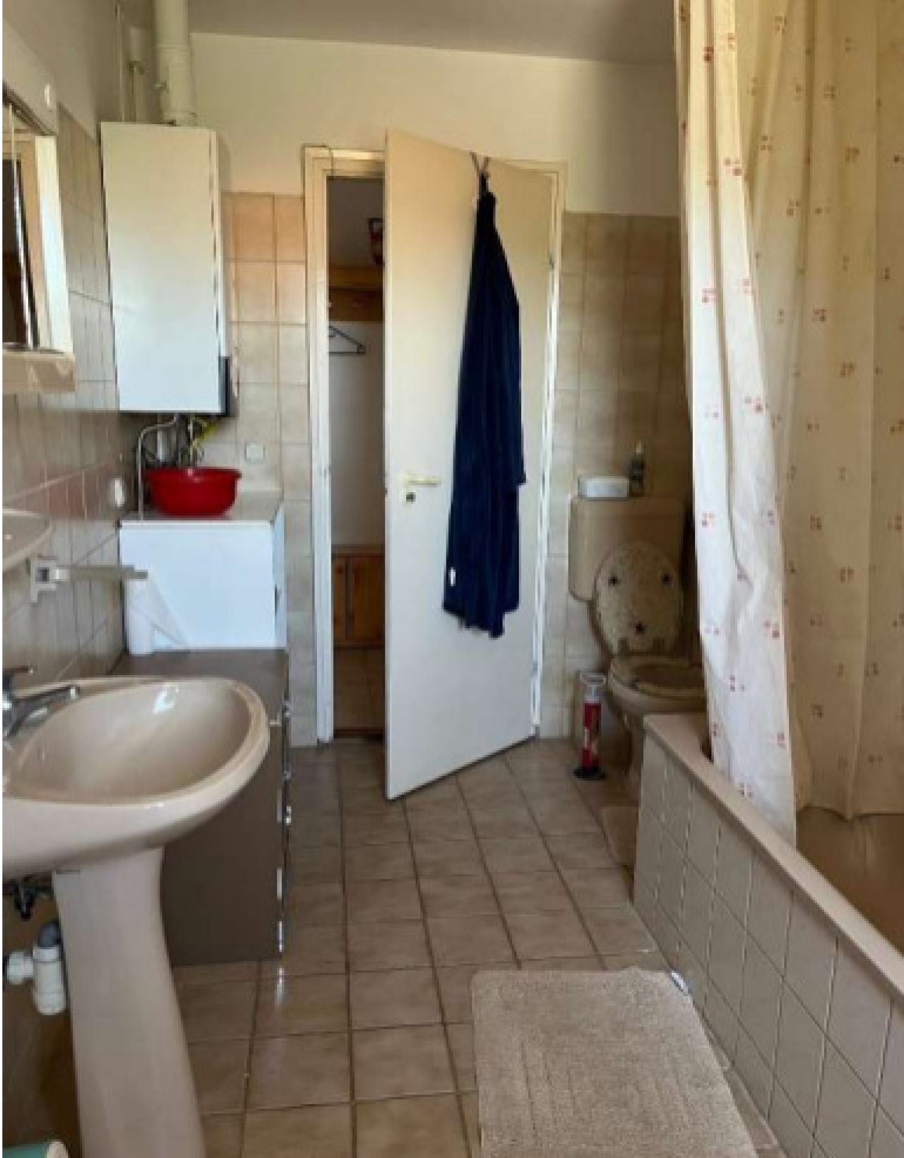 Großzügiges Wohnhaus mit 3 Einheiten, Pool und parkähnlichem Garten (CM225)
