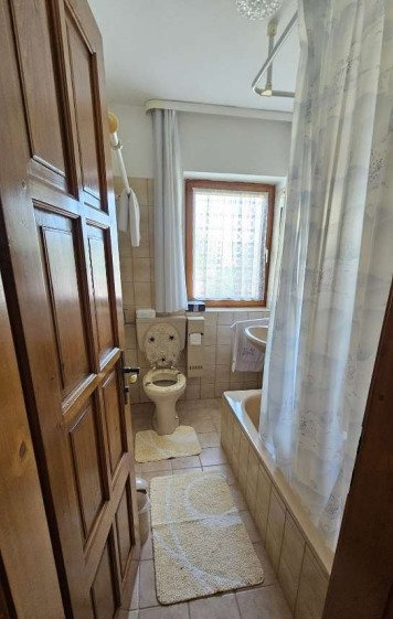 Großzügiges Wohnhaus mit 3 Einheiten, Pool und parkähnlichem Garten (CM225)