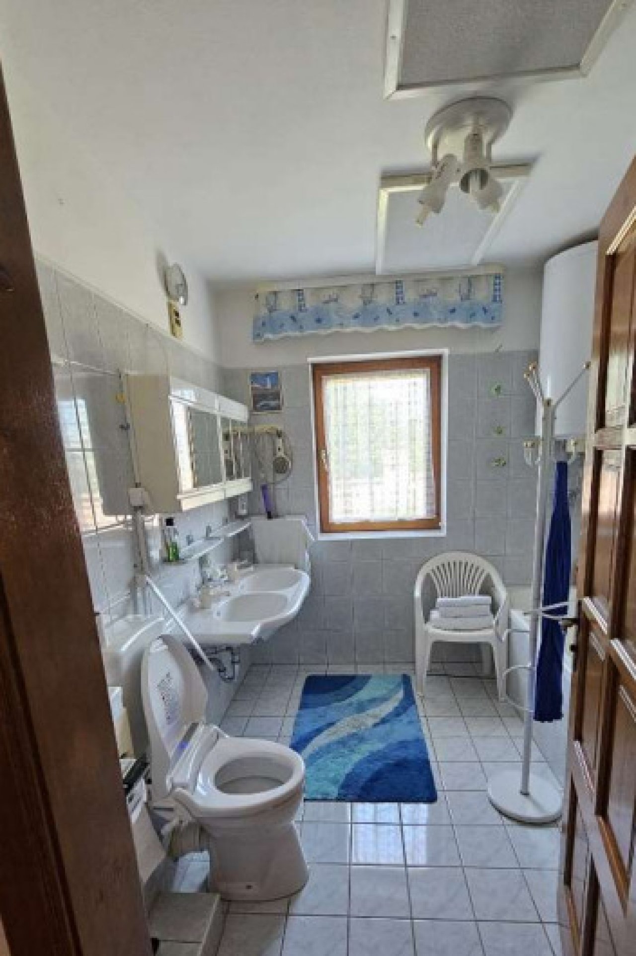 Großzügiges Wohnhaus mit 3 Einheiten, Pool und parkähnlichem Garten (CM225)