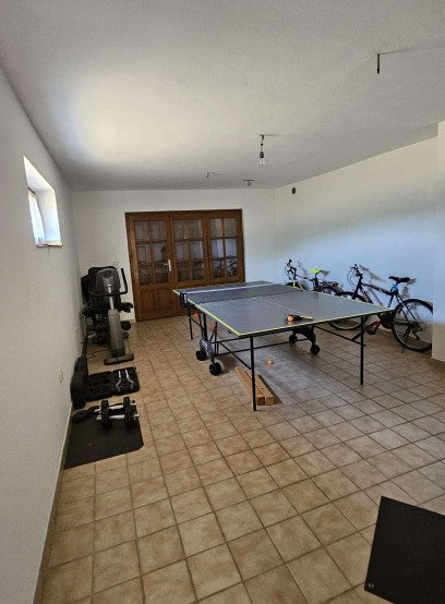 Großzügiges Wohnhaus mit 3 Einheiten, Pool und parkähnlichem Garten (CM225)