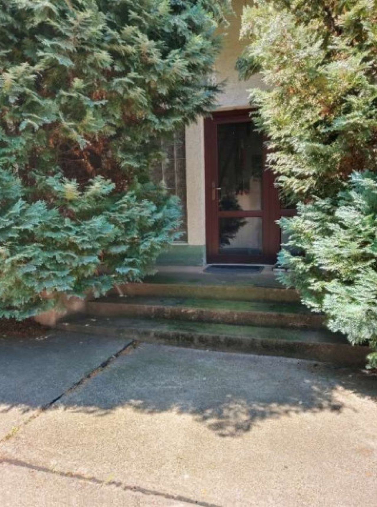 Großzügiges Wohnhaus mit 3 Einheiten, Pool und parkähnlichem Garten (CM225)