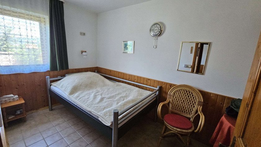 Großzügiges Wohnhaus mit 3 Einheiten, Pool und parkähnlichem Garten (CM225)
