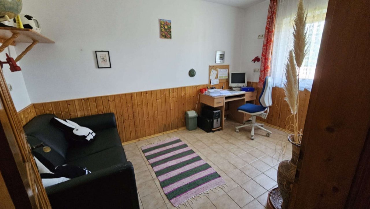 Großzügiges Wohnhaus mit 3 Einheiten, Pool und parkähnlichem Garten (CM225)