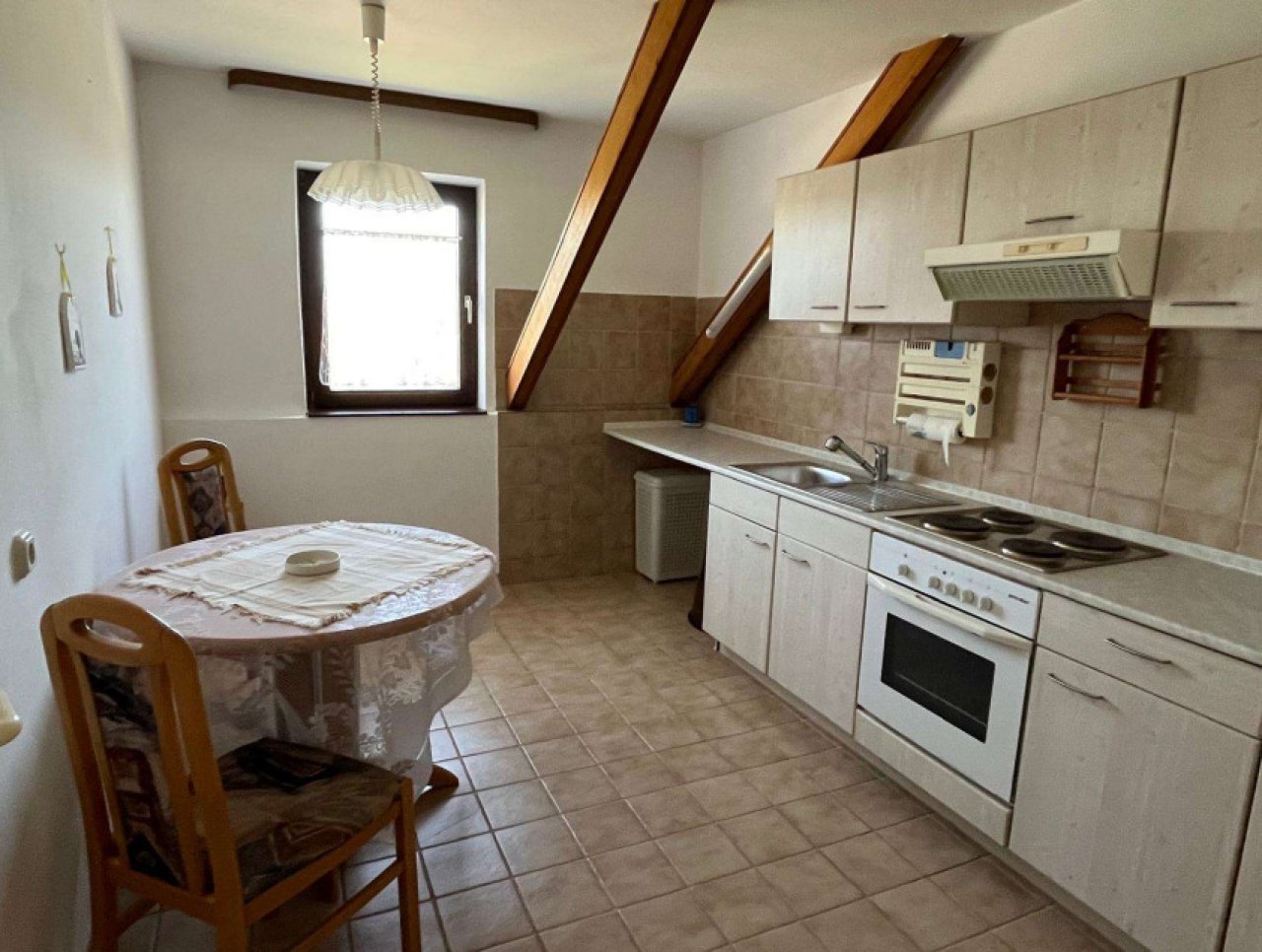 Großzügiges Wohnhaus mit 3 Einheiten, Pool und parkähnlichem Garten (CM225)