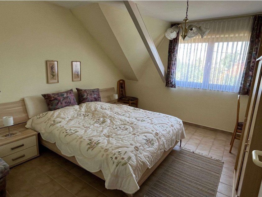 Großzügiges Wohnhaus mit 3 Einheiten, Pool und parkähnlichem Garten (CM225)