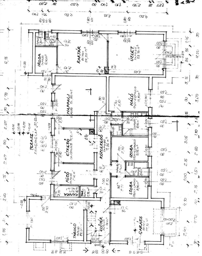 Großzügiges Wohnhaus mit 3 Einheiten, Pool und parkähnlichem Garten (CM225)