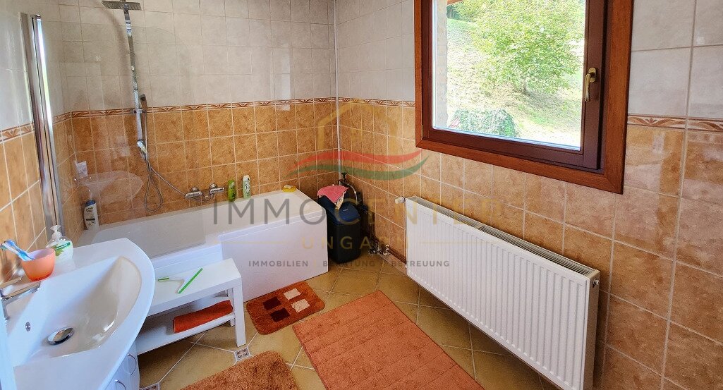 (AAA) Renoviertes Einfamilienhaus bei Héviz mit Wald (33635)