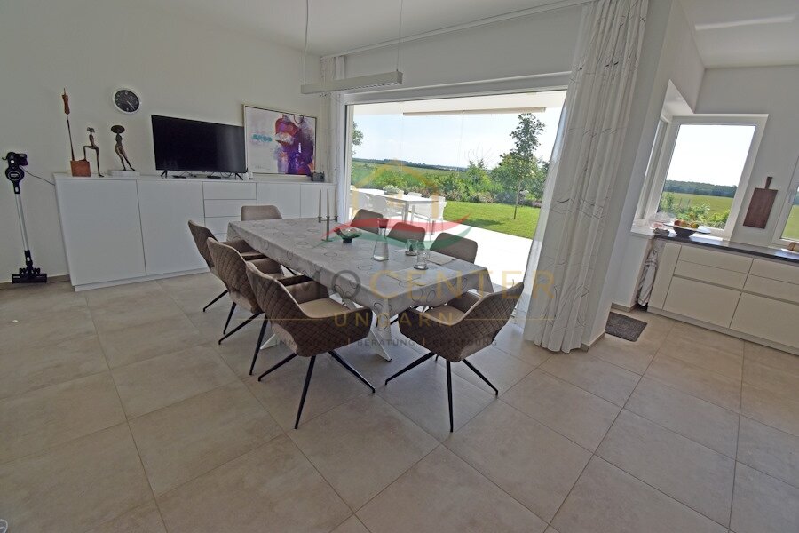 (AAA) Exklusives Haus fantastischem Panorama,Thermalbad-Nähe (FER0617)