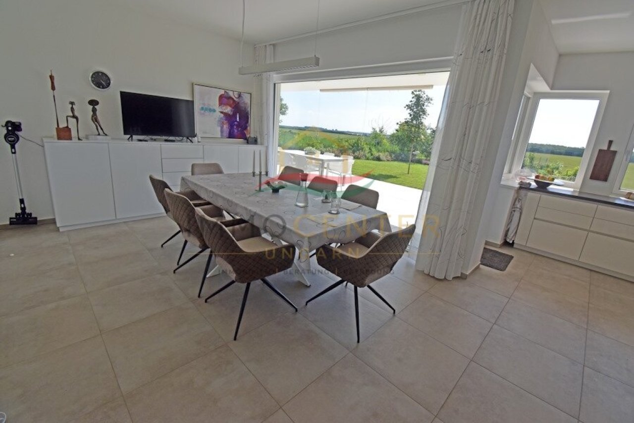(AAA) Exklusives Haus fantastischem Panorama,Thermalbad-Nähe (FER0617)