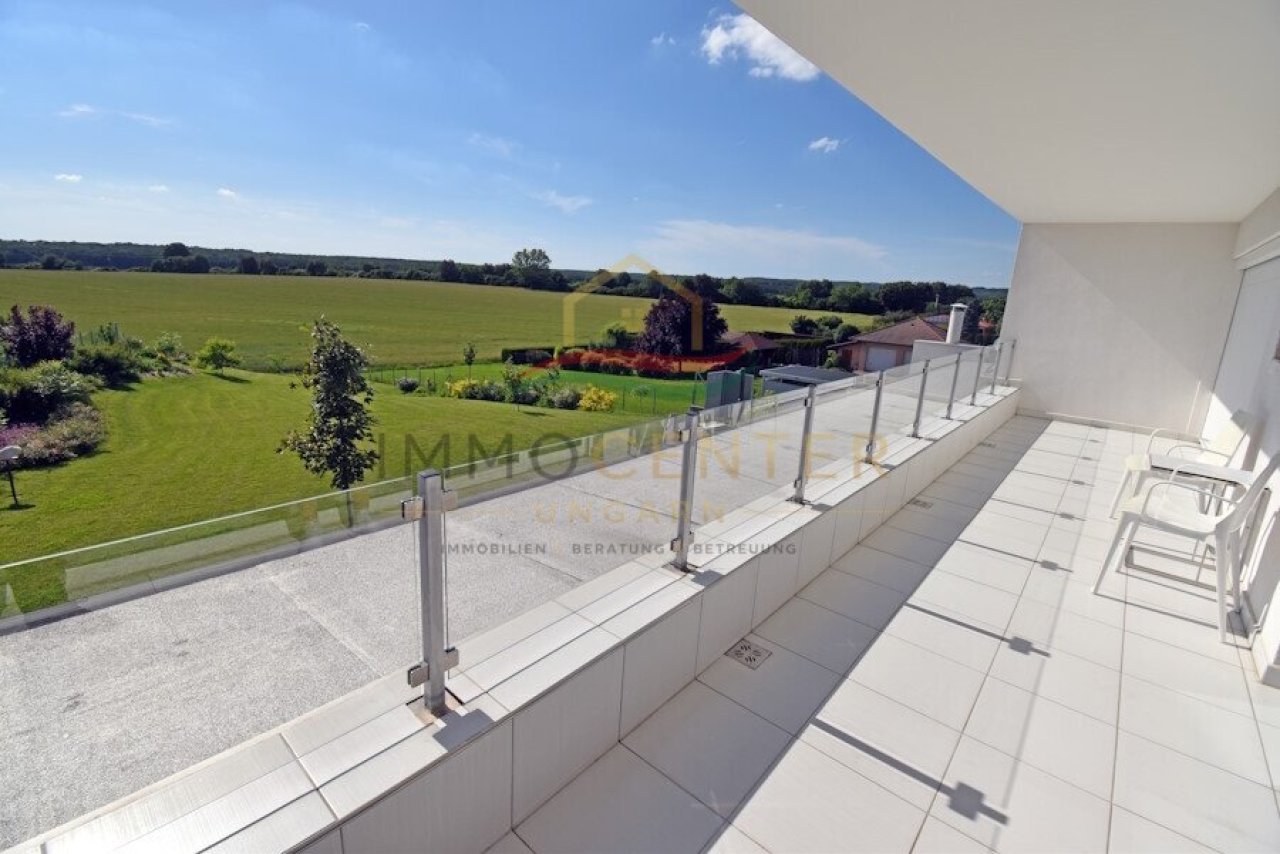 (AAA) Exklusives Haus fantastischem Panorama,Thermalbad-Nähe (FER0617)