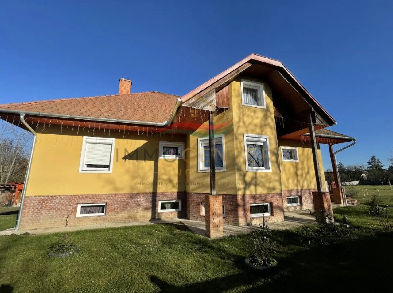 (BAA) Großes Landhaus in ruhiger Lage bietet vielfältige Nutzungsmöglichkeiten (KK9078)