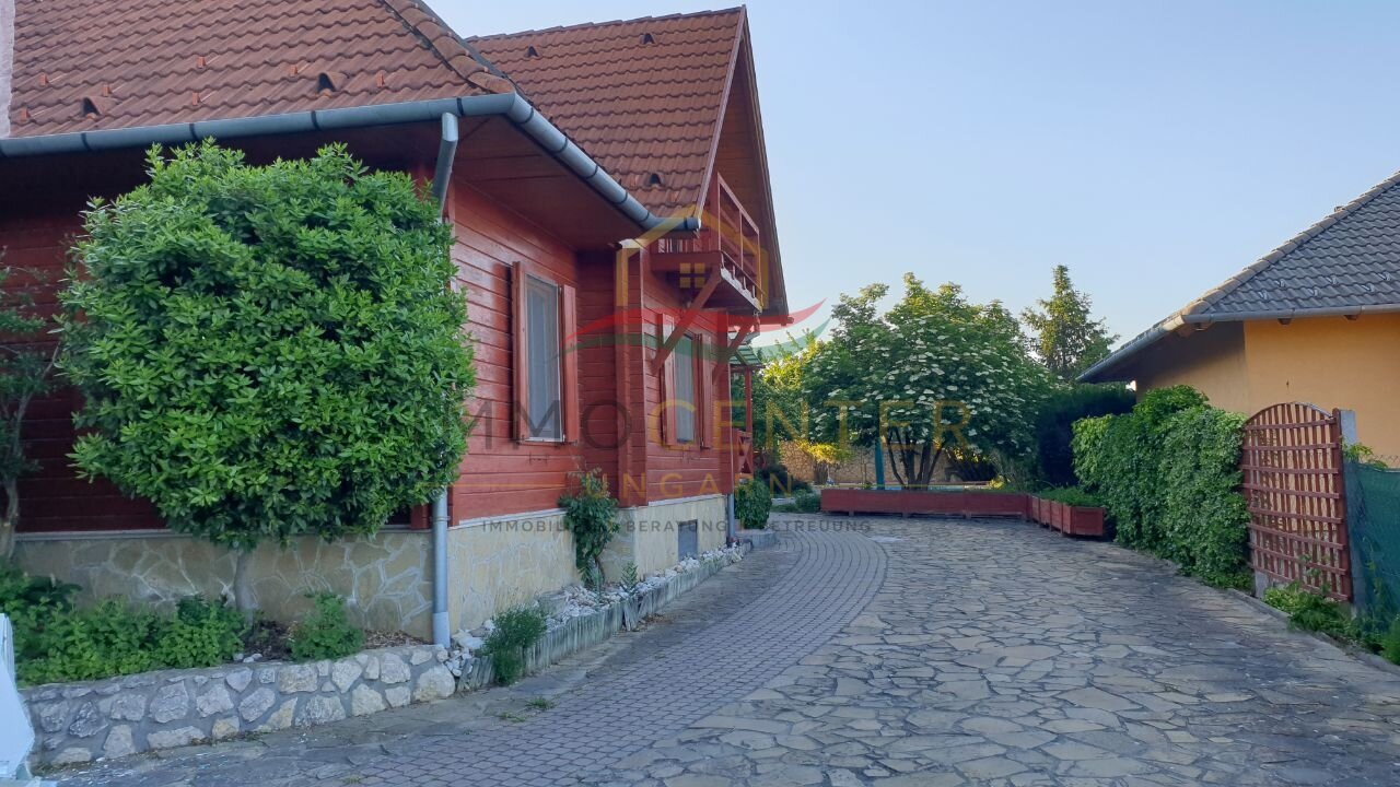 (AAA) Etagenwohnung in ruhiger Gegend zur Miete
