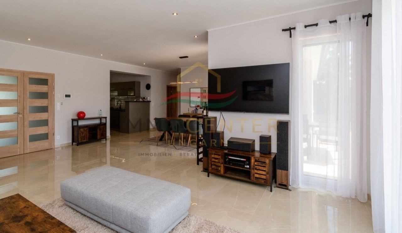 (AAA) Neu erbautes, exklusives Einfamilienhaus (33714)