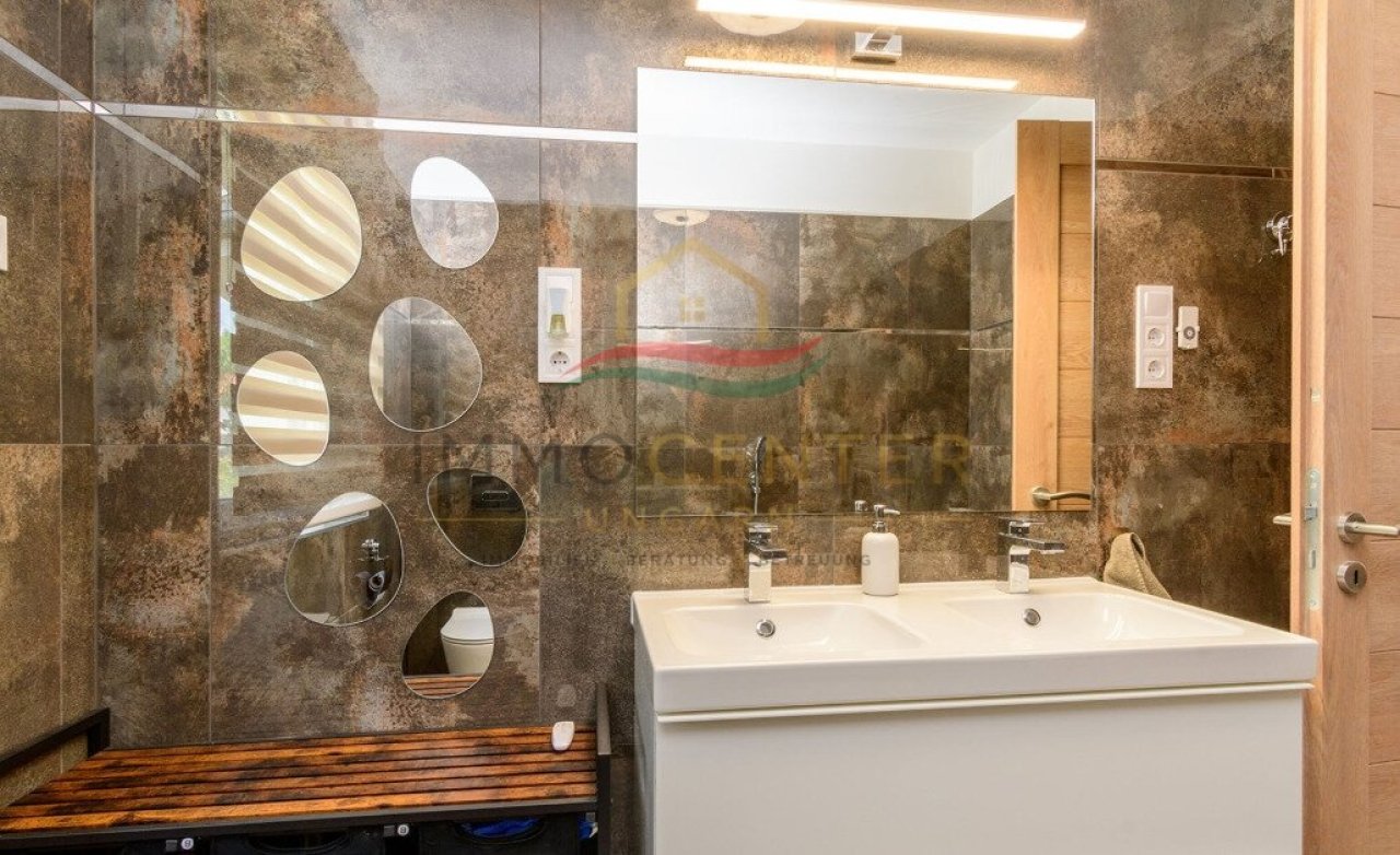 (AAA) Neu erbautes, exklusives Einfamilienhaus (33714)