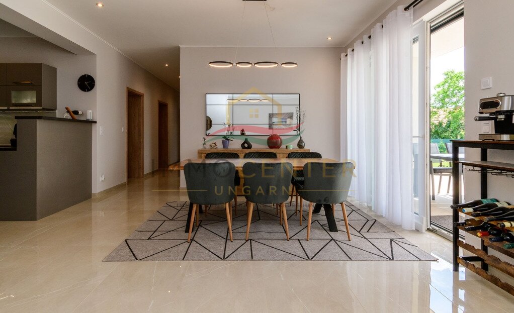 (AAA) Neu erbautes, exklusives Einfamilienhaus (33714)