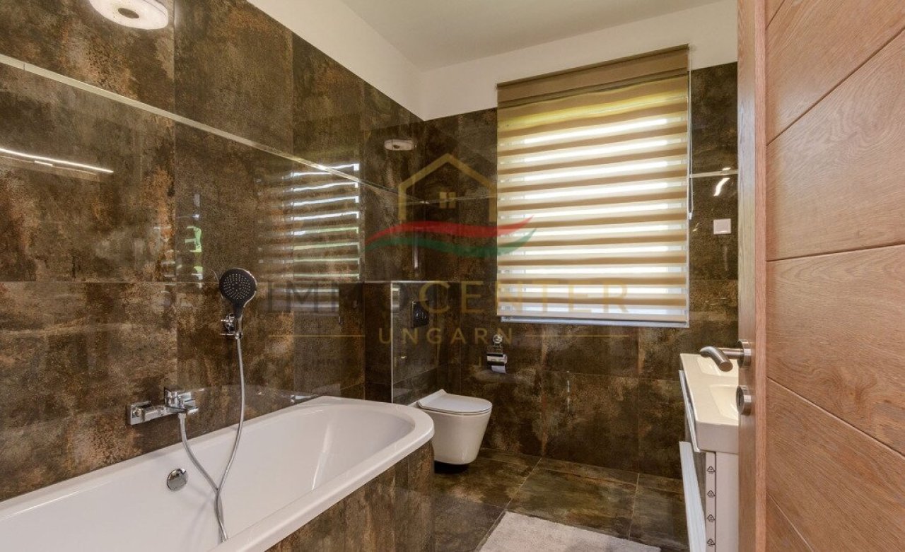 (AAA) Neu erbautes, exklusives Einfamilienhaus (33714)