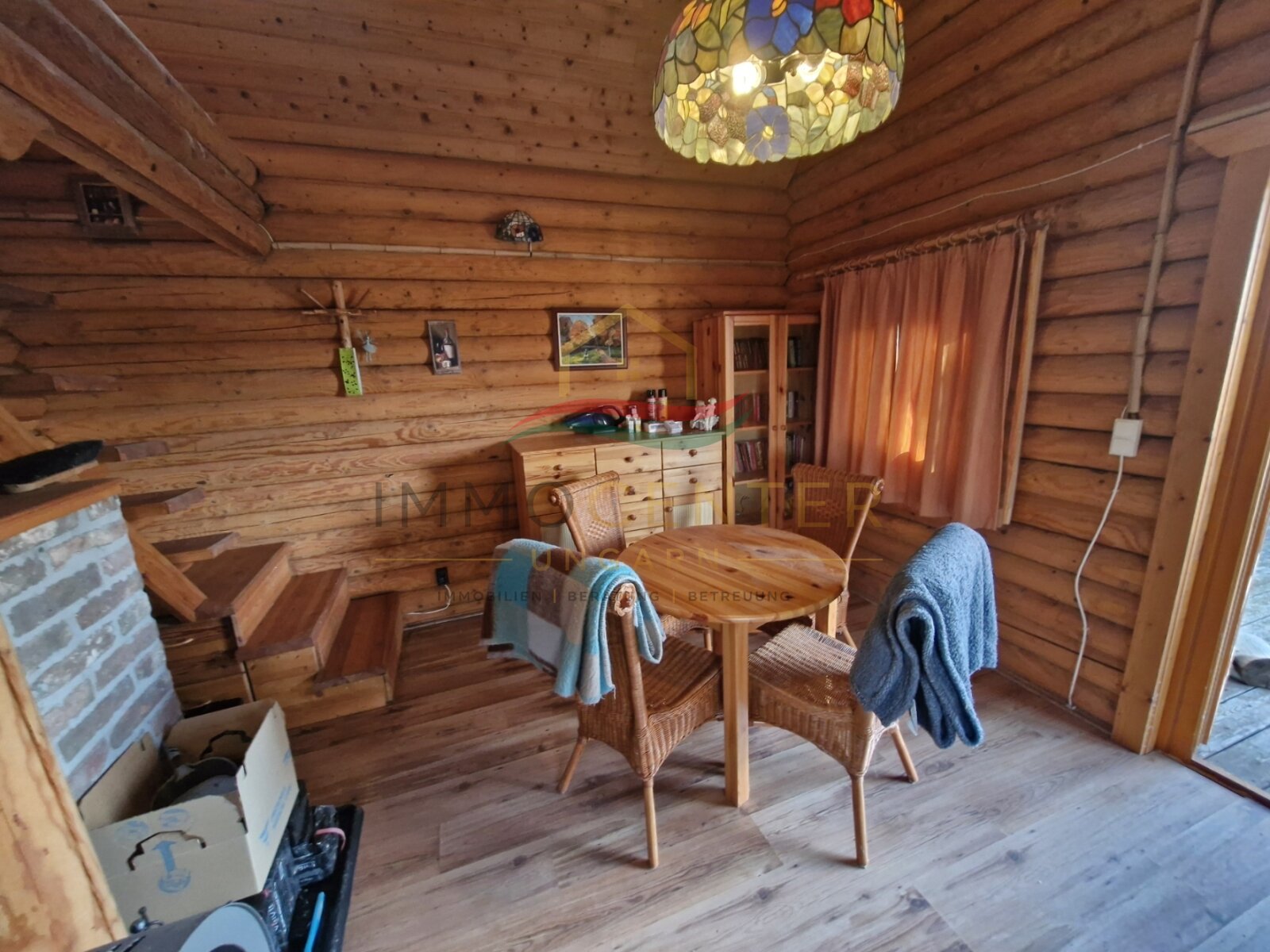 (BAA) Energieautarkes Landhaus mit Blockhütte & Sauna auf einem 7000 m² großen Panoramagrundstück (SJ001)