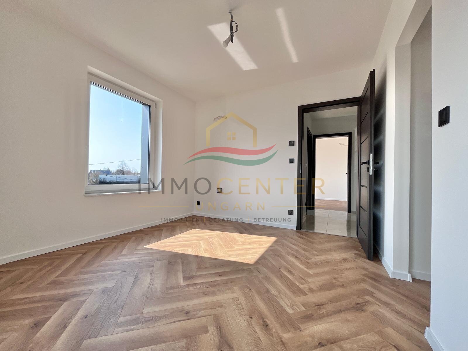(AAA) Neu gebaute Energieeffiziente Häuser mit Panorama auf den Plattensee