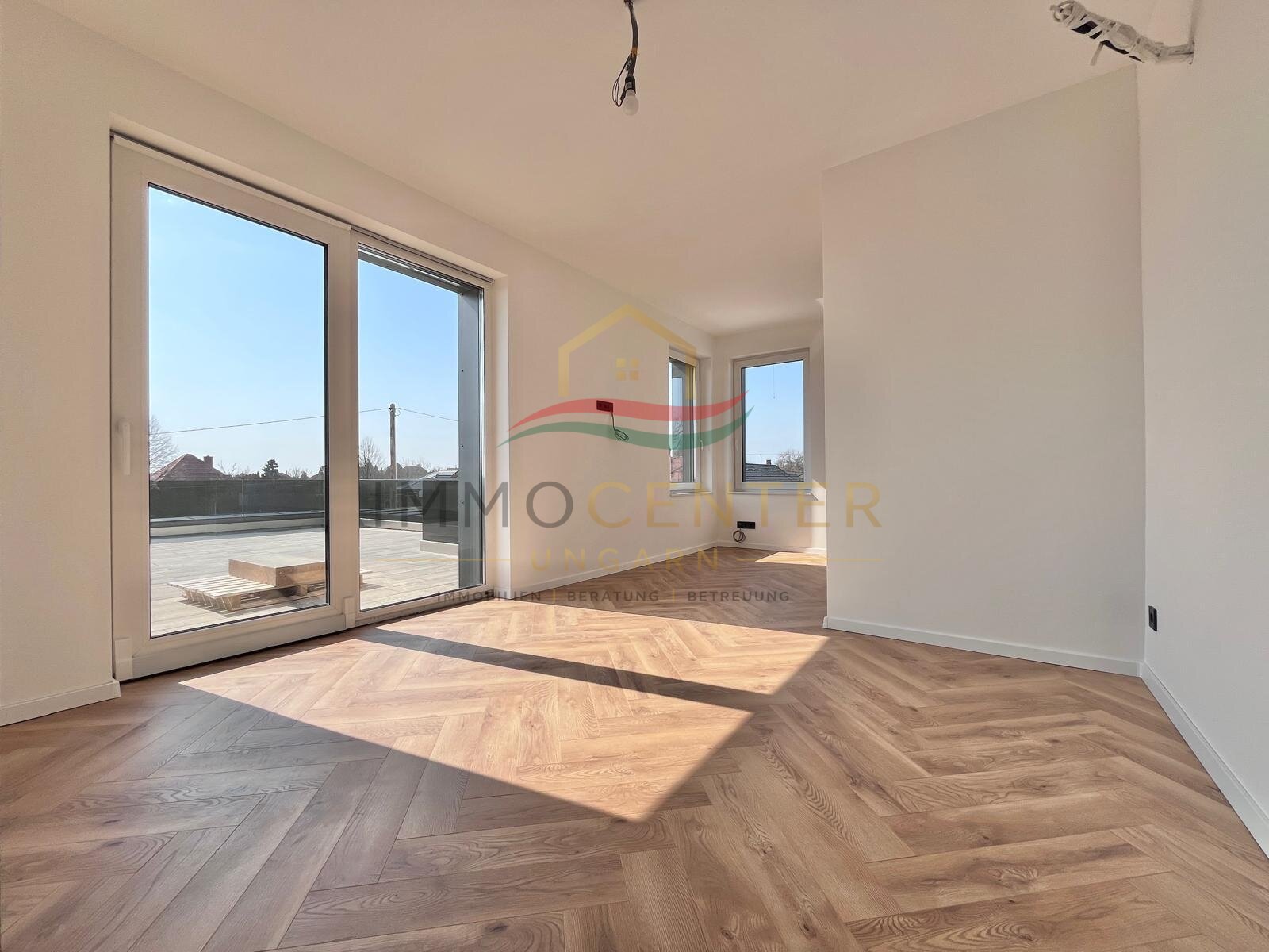 (AAA) Neu gebaute Energieeffiziente Häuser mit Panorama auf den Plattensee