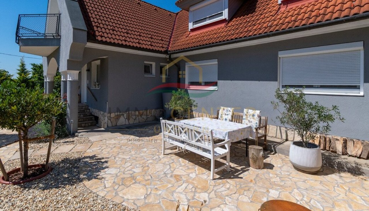 (AAA) Exklusives Einfamilienhaus – Wo Natur und exklusiver Wohnkomfort aufeinandertreffen (33445)