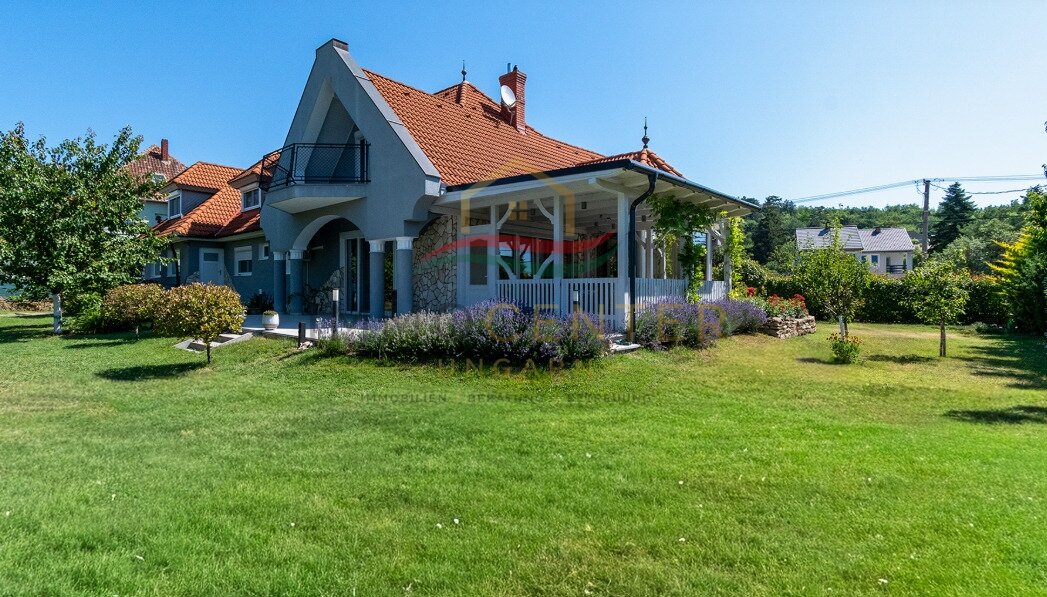 (AAA) Exklusives Einfamilienhaus – Wo Natur und exklusiver Wohnkomfort aufeinandertreffen