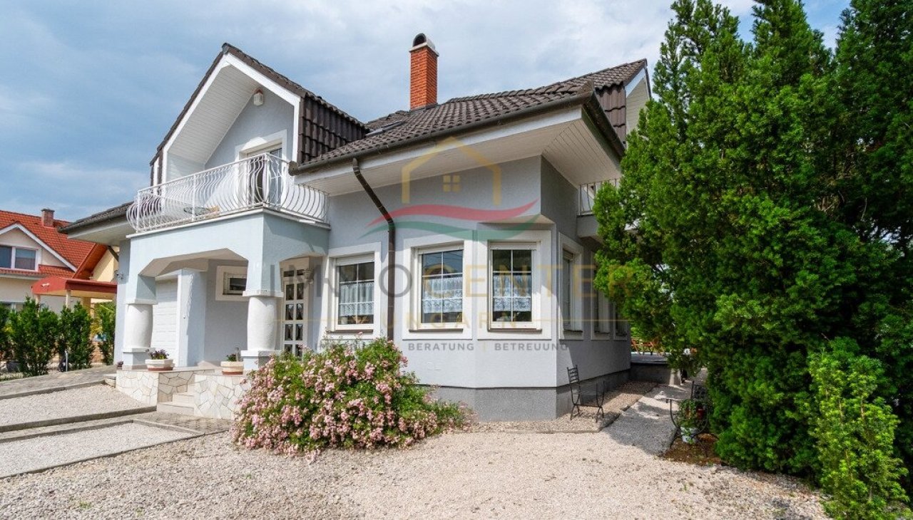 (AAA) Großzügiges Einfamilienhaus mit beeindruckendem Swimmingpool – Ideal als Familienwohnsitz oder Kapitalanlage (33912)