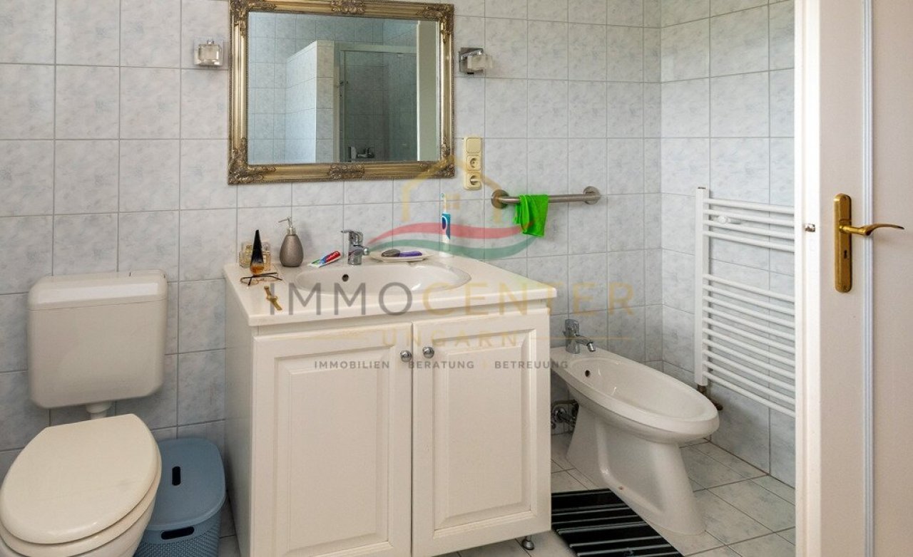 (AAA) Großzügiges Einfamilienhaus mit beeindruckendem Swimmingpool – Ideal als Familienwohnsitz oder Kapitalanlage (33912)