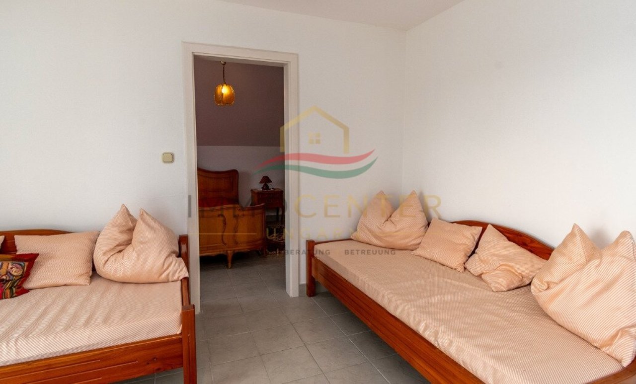 (AAA) Großzügiges Einfamilienhaus mit beeindruckendem Swimmingpool – Ideal als Familienwohnsitz oder Kapitalanlage (33912)