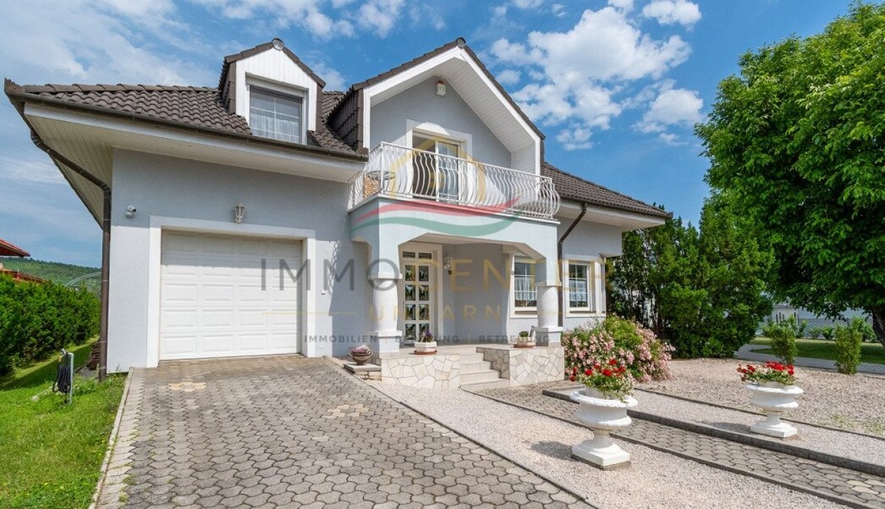 (AAA) Großzügiges Einfamilienhaus mit beeindruckendem Swimmingpool – Ideal als Familienwohnsitz oder Kapitalanlage (33912)