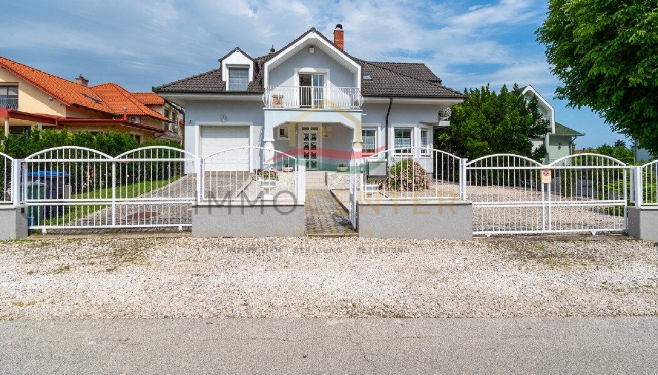 (AAA) Großzügiges Einfamilienhaus mit beeindruckendem Swimmingpool – Ideal als Familienwohnsitz oder Kapitalanlage (33912)