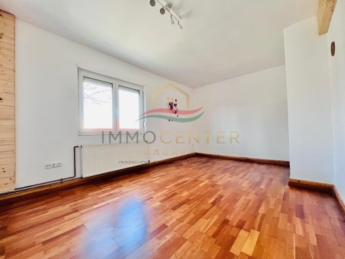(AAA) Geräumiges Mehrgenerationenhaus in ruhiger Sackgasse (PB4749)