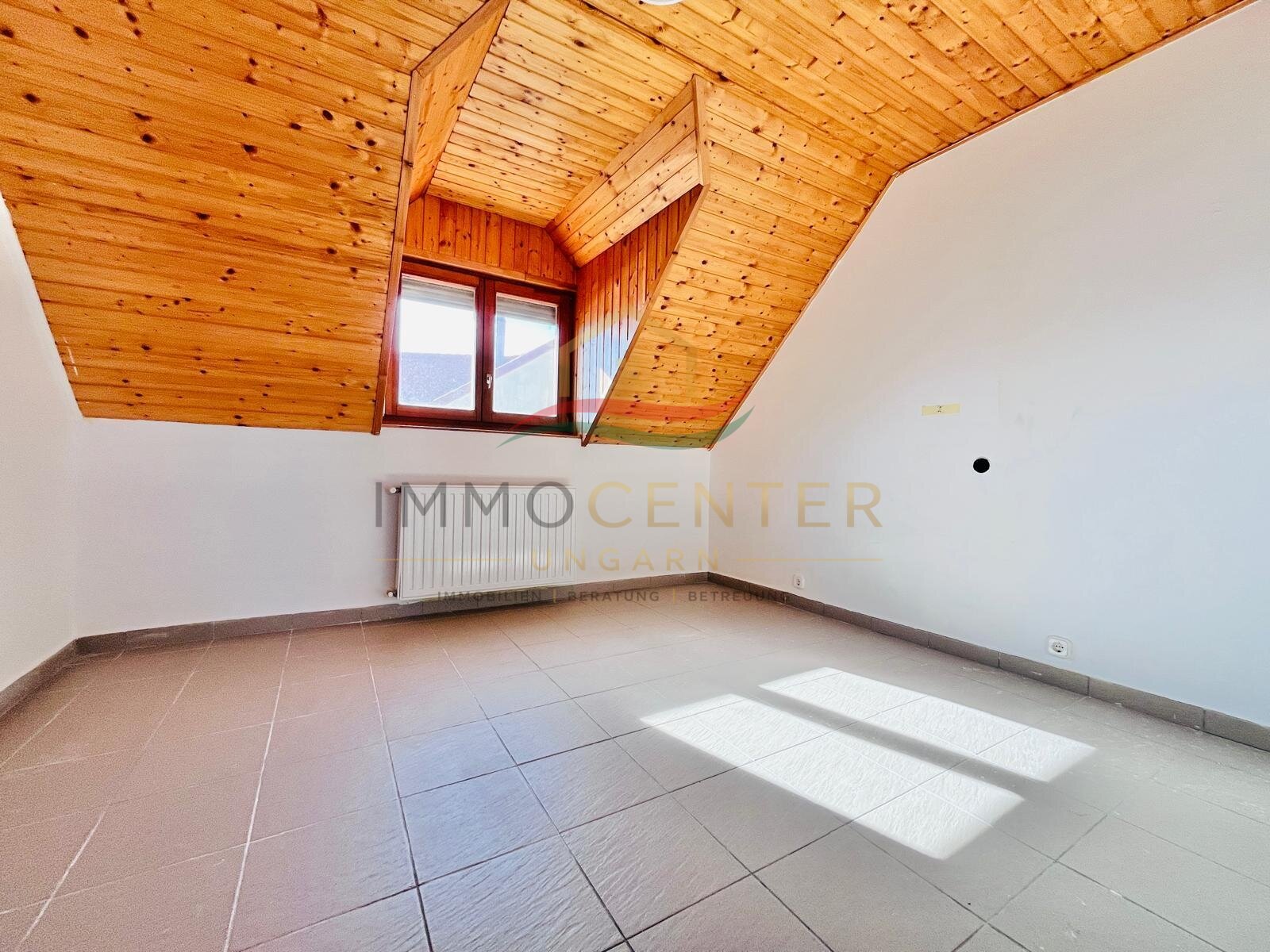 (AAA) Geräumiges Mehrgenerationenhaus in ruhiger Sackgasse (PB4749)