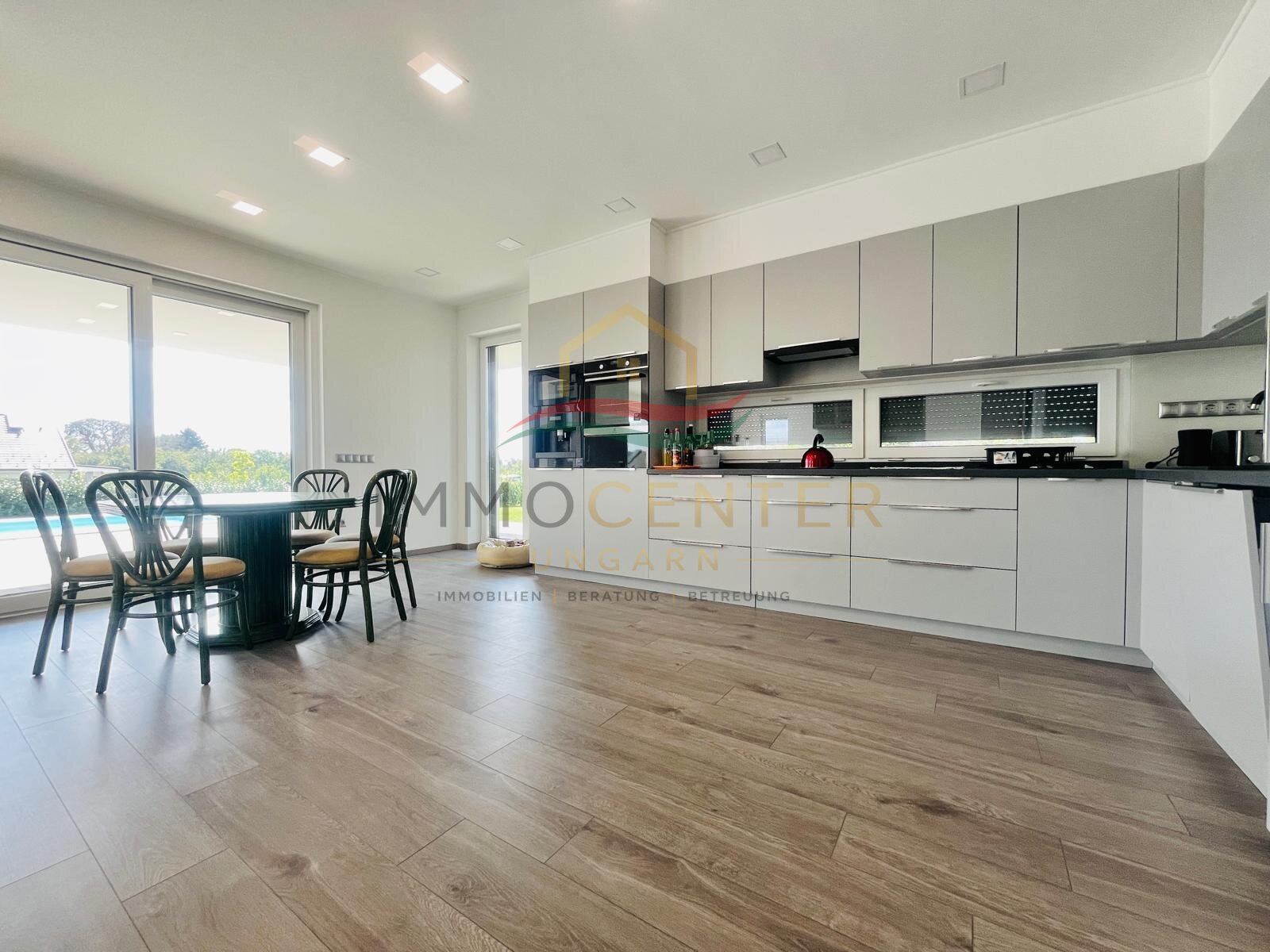 (AAA) Modernes, energieeffizientes Einfamilienhaus mit Pool und hochwertiger Ausstattung (PB3391)