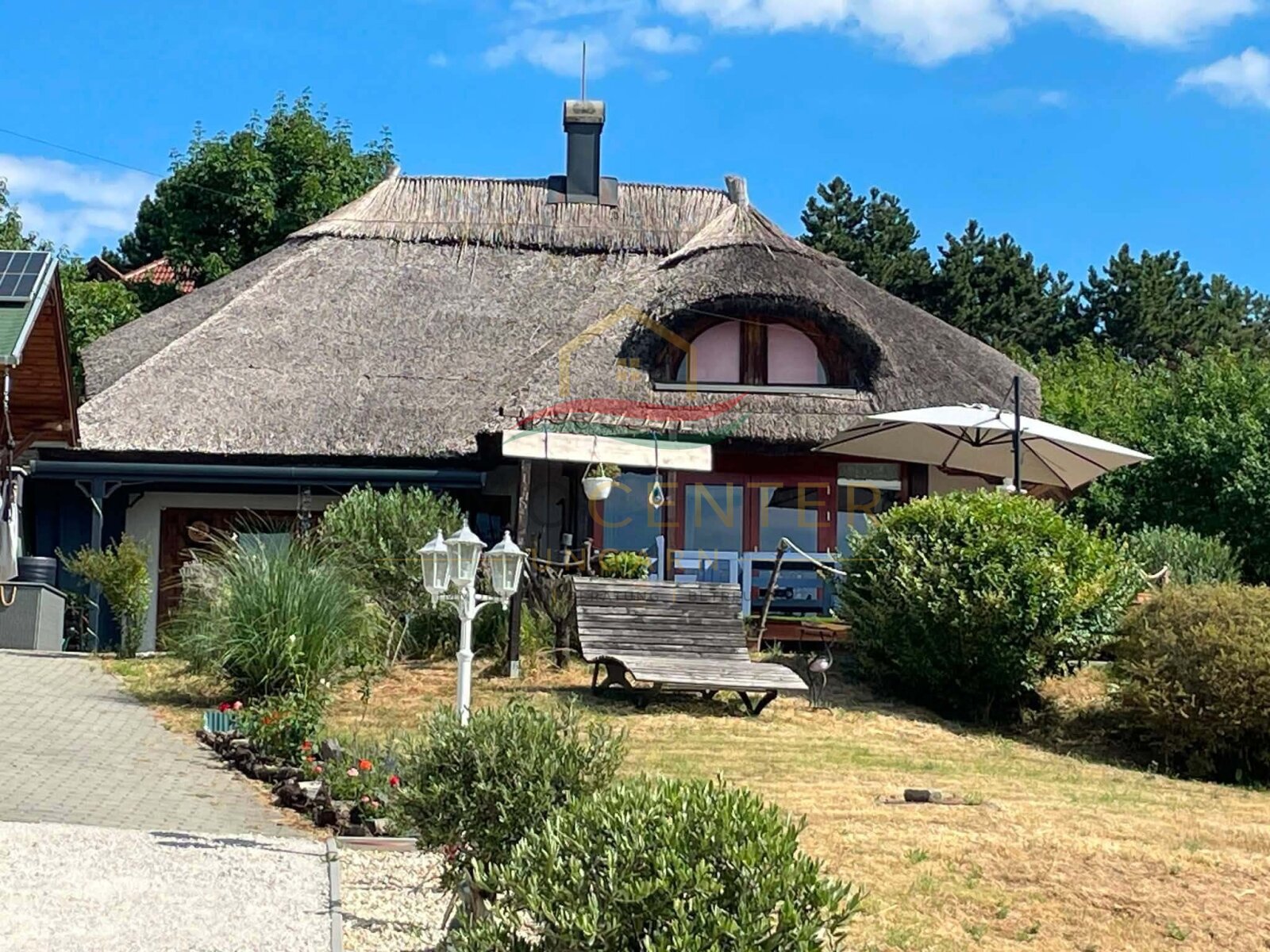 (AAA) Gemütliches Reetdachhaus mit Weitblick oberhalb vom Balaton