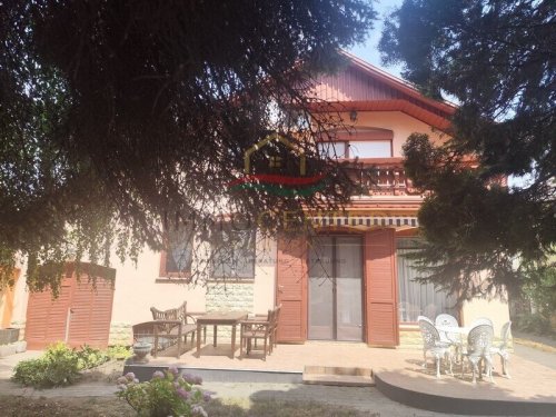 (BAA) Gepflegtes Familienhaus mit alpinem Charakter auf wunderschön eingewachsenem Grundstück (Lux008)