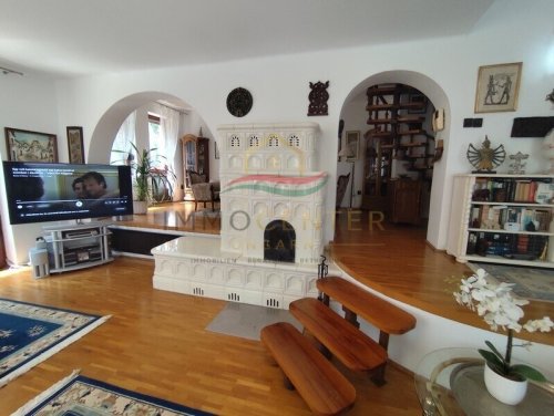 (BAA) Gepflegtes Familienhaus mit alpinem Charakter auf wunderschön eingewachsenem Grundstück (Lux008)