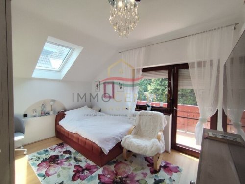 (BAA) Gepflegtes Familienhaus mit alpinem Charakter auf wunderschön eingewachsenem Grundstück (Lux008)