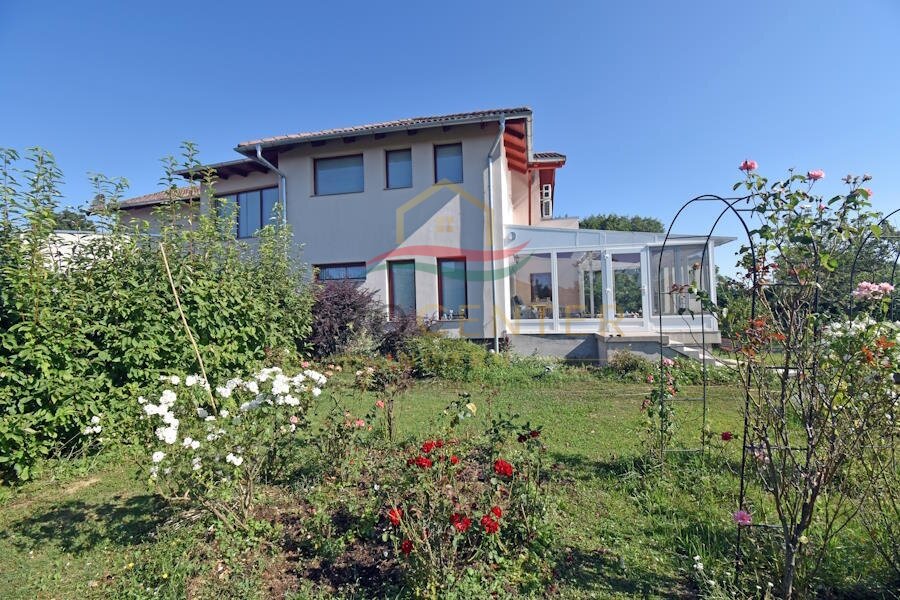 (BAA) Neuwertiges Haus mit schönem Ausblick, nah der Stadt und dem Thermalbad
