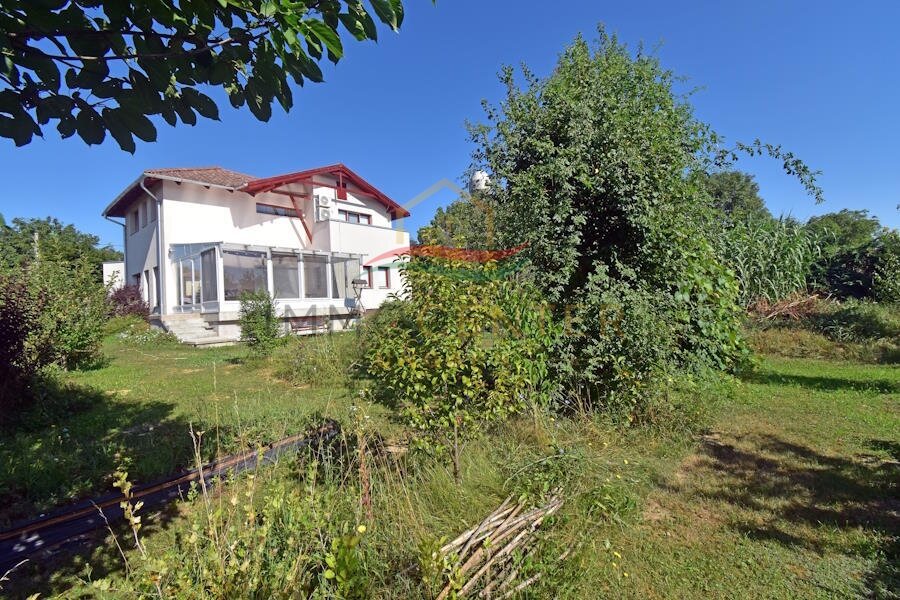 (BAA) Neuwertiges Haus mit schönem Ausblick, nah der Stadt und dem Thermalbad