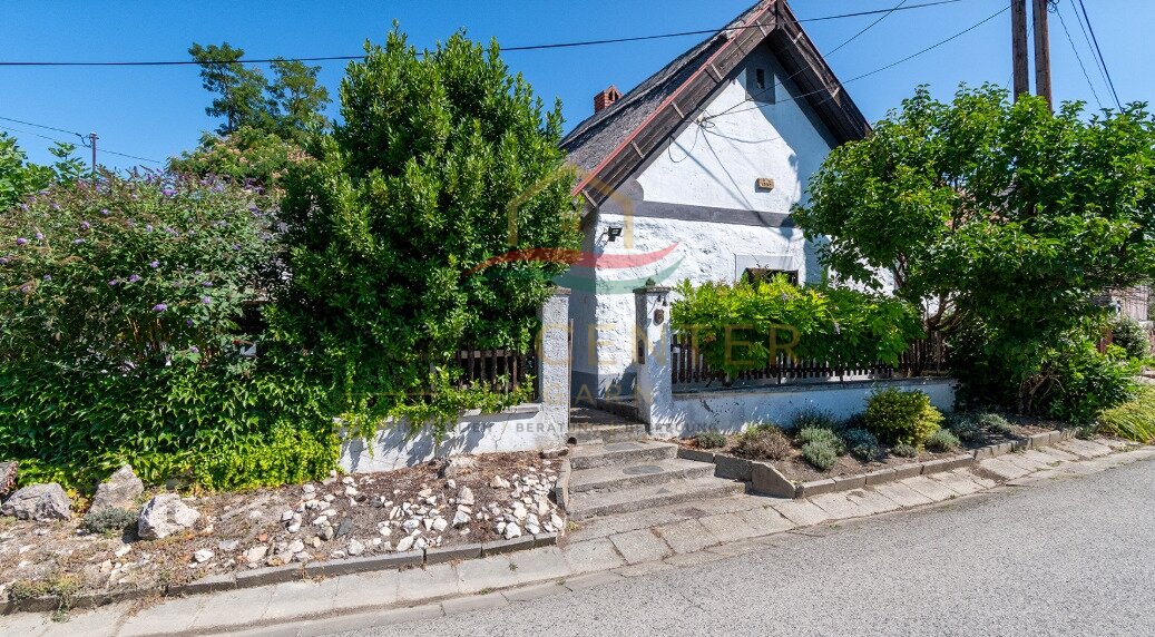 (AAA) Märchenhafter Panoramablick am Nordufer u. am Fuße der Burg Szigliget