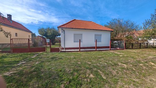 UNGARN: Idyllisches Landhaus für komfortables Wohnen: Erstbezug nach Sanierung mit Gästezimmer (MW004-E)