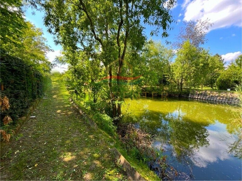 (BBA) Einfamilienhaus mit eigenem Fischteich, Pool und Werkstatt (Lux015)