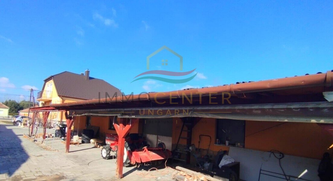 (BBA) Einfamilienhaus mit eigenem Fischteich, Pool und Werkstatt (Lux015)