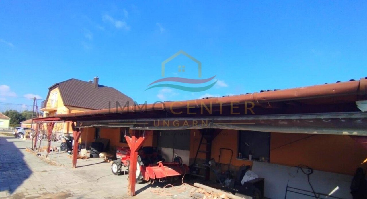 (BBA) Einfamilienhaus mit eigenem Fischteich, Pool und Werkstatt (Lux015)
