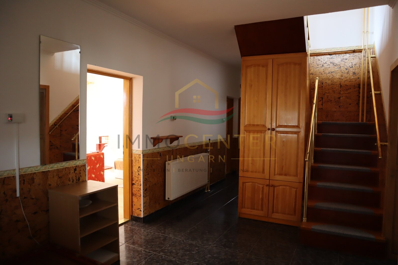 Familienhaus mit Wintergarten, Gästehaus, Pool & Sauna – bei Győr, in Gönyű! (Lux018)