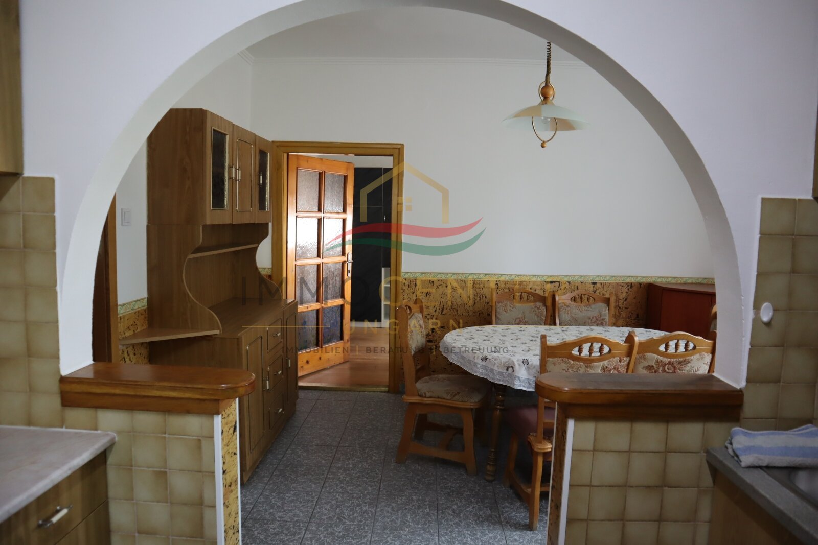 Familienhaus mit Wintergarten, Gästehaus, Pool & Sauna – bei Győr, in Gönyű! (Lux018)