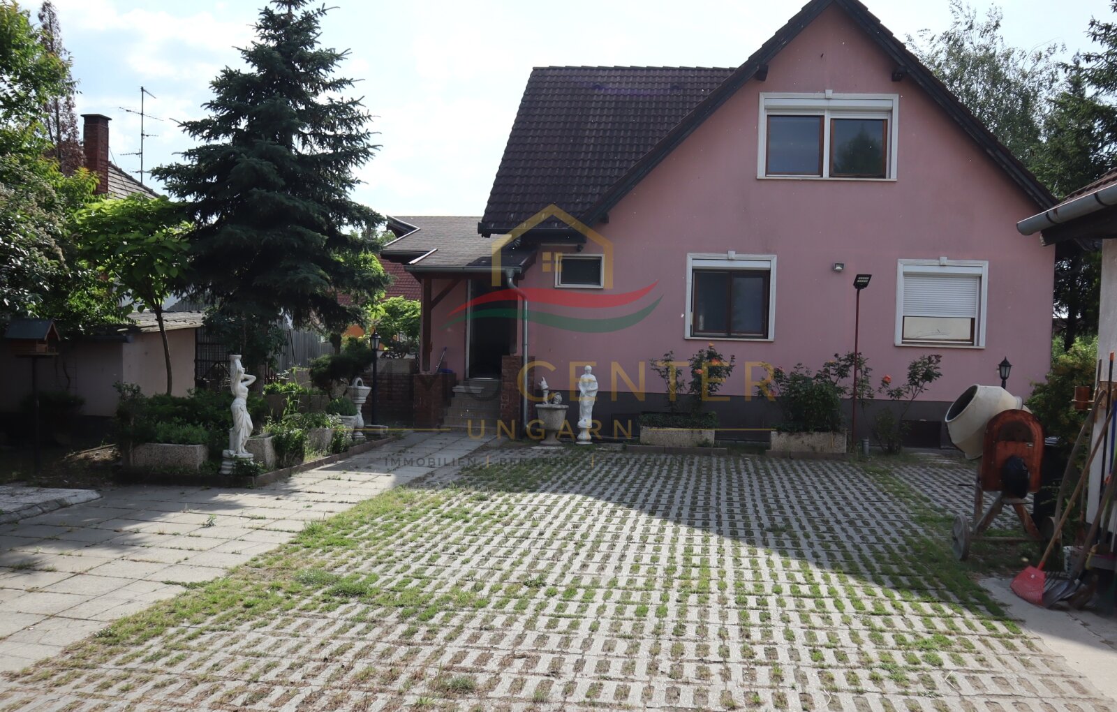 Familienhaus mit Wintergarten, Gästehaus, Pool & Sauna – bei Győr, in Gönyű! (Lux018)