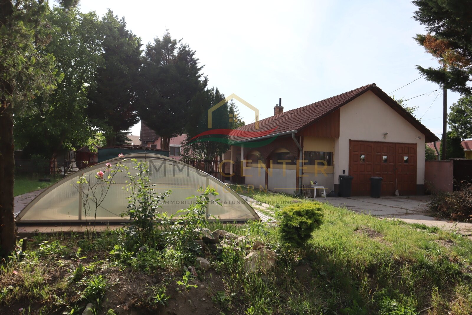 Familienhaus mit Wintergarten, Gästehaus, Pool & Sauna – bei Győr, in Gönyű! (Lux018)